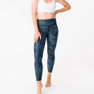 NWOT Zyia Active Stone Leopard Lite n Luxe Scrunch Leggings
